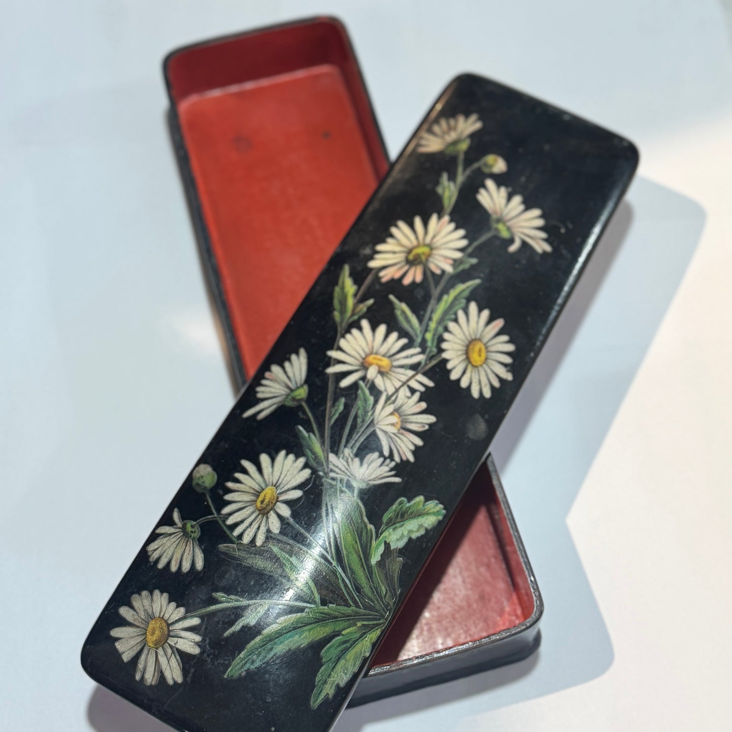 vintage decoupaged daisy trinket box